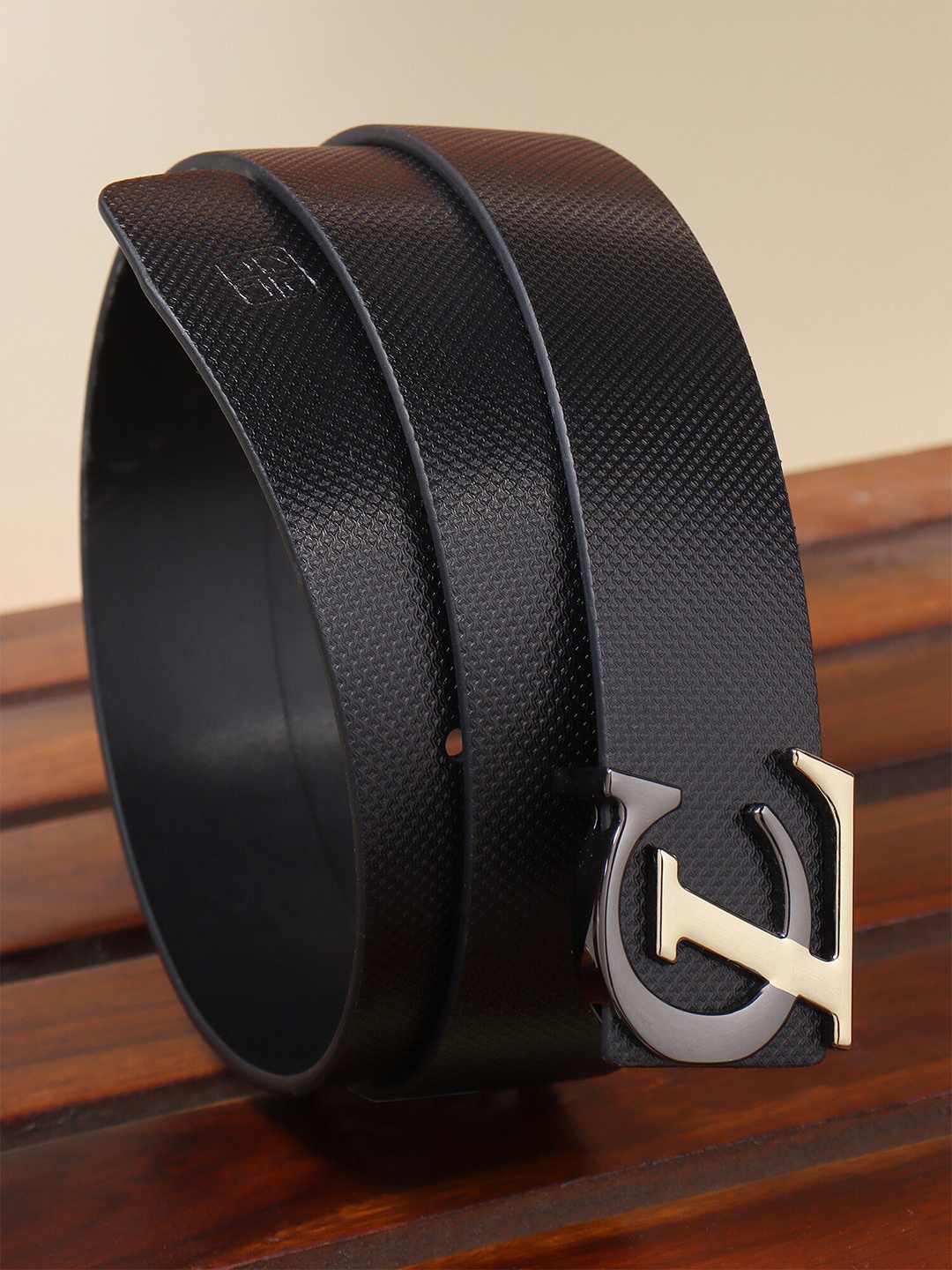 

Carlton London Men Push Pin Textured Leather Belt, Black