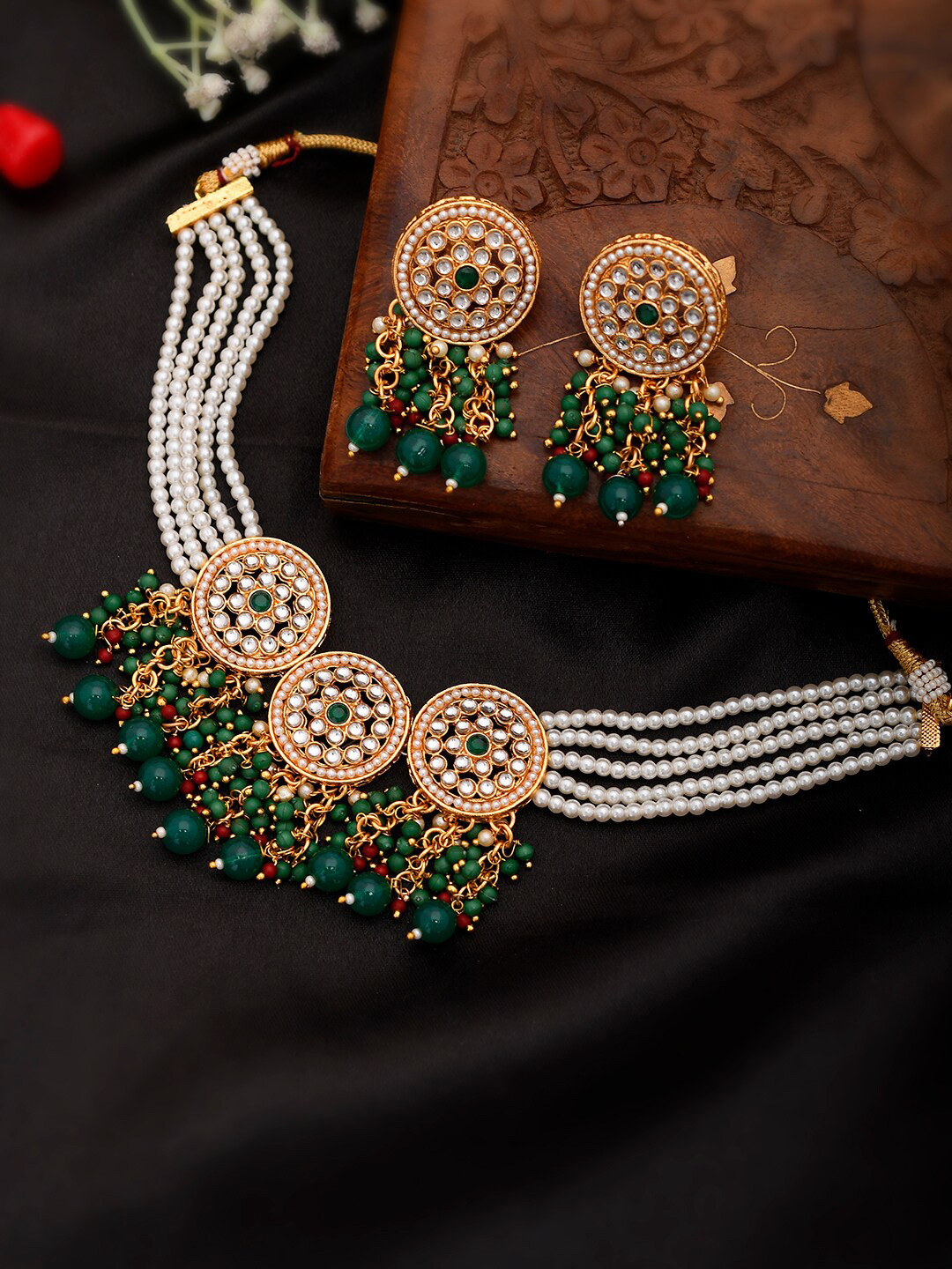 

AQUASTREET Gold-Plated Kundan Stone-Studded & Pearl Beaded Choker Necklace Set