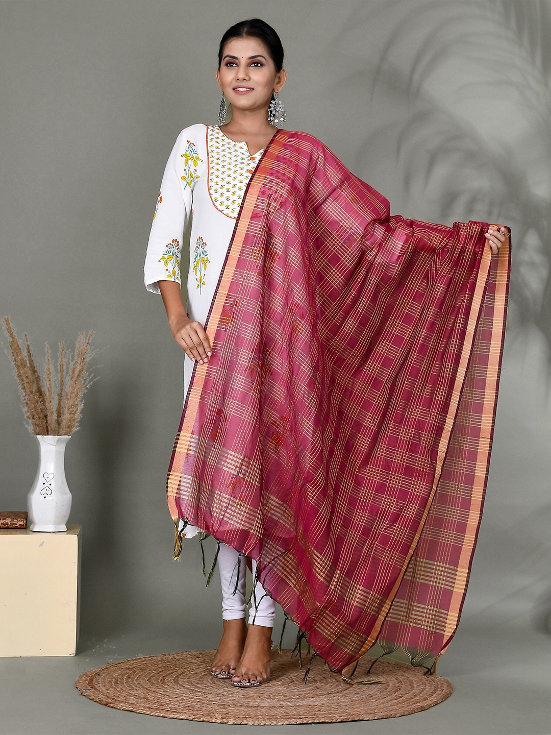 

Kesarya Checked Tasselled Border Organza Dupatta, Magenta