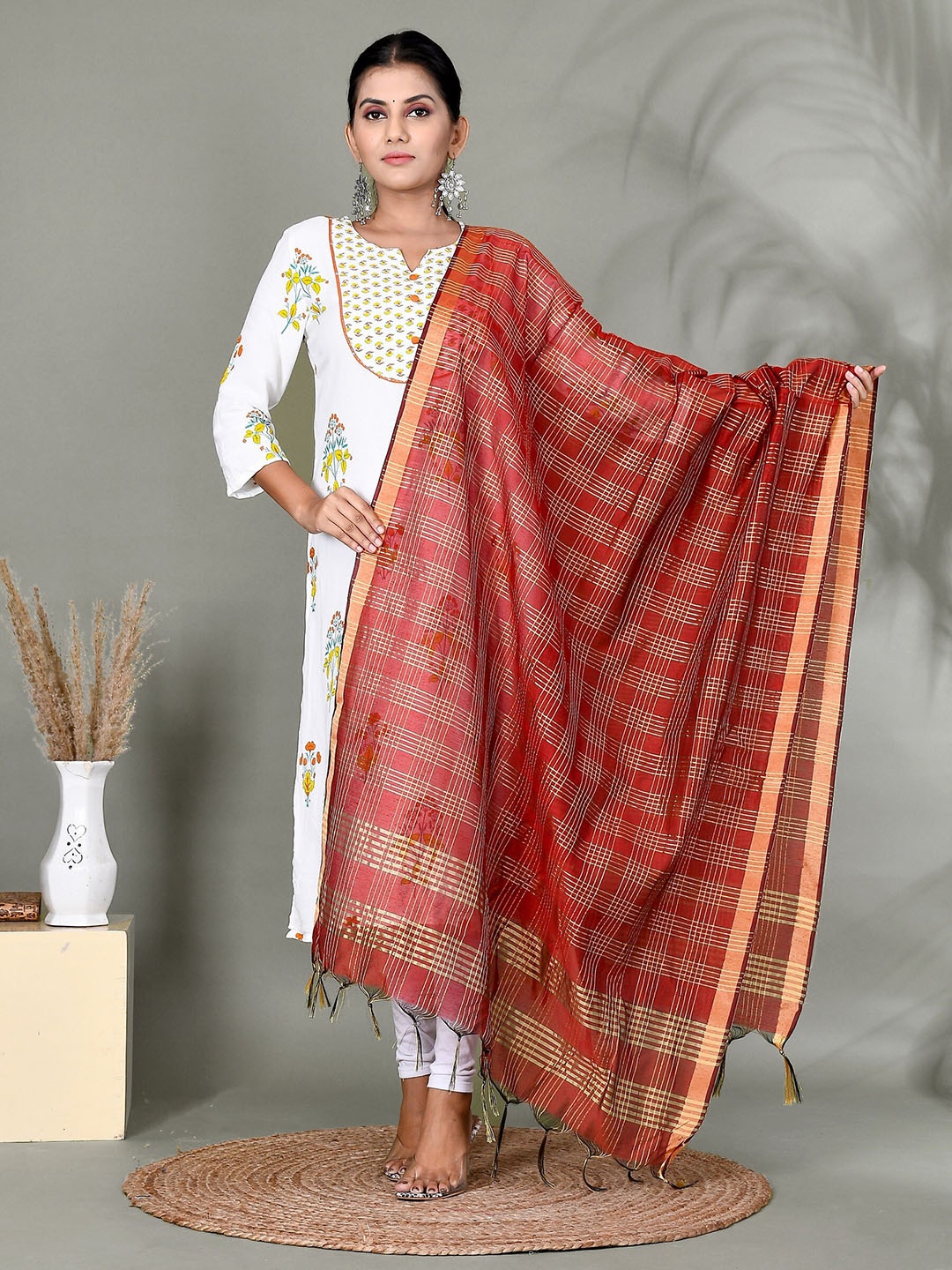 

Kesarya Checked Tasselled Border Organza Dupatta, Red