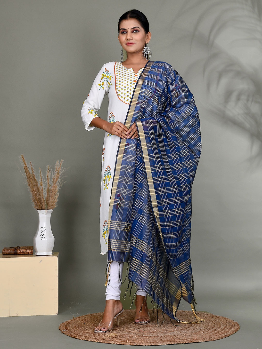 

Kesarya Checked Tasselled Border Organza Dupatta, Navy blue