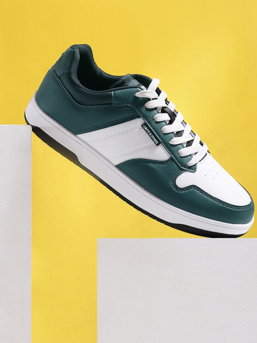 

Jack & Jones Men Colourblocked Sneakers, Green