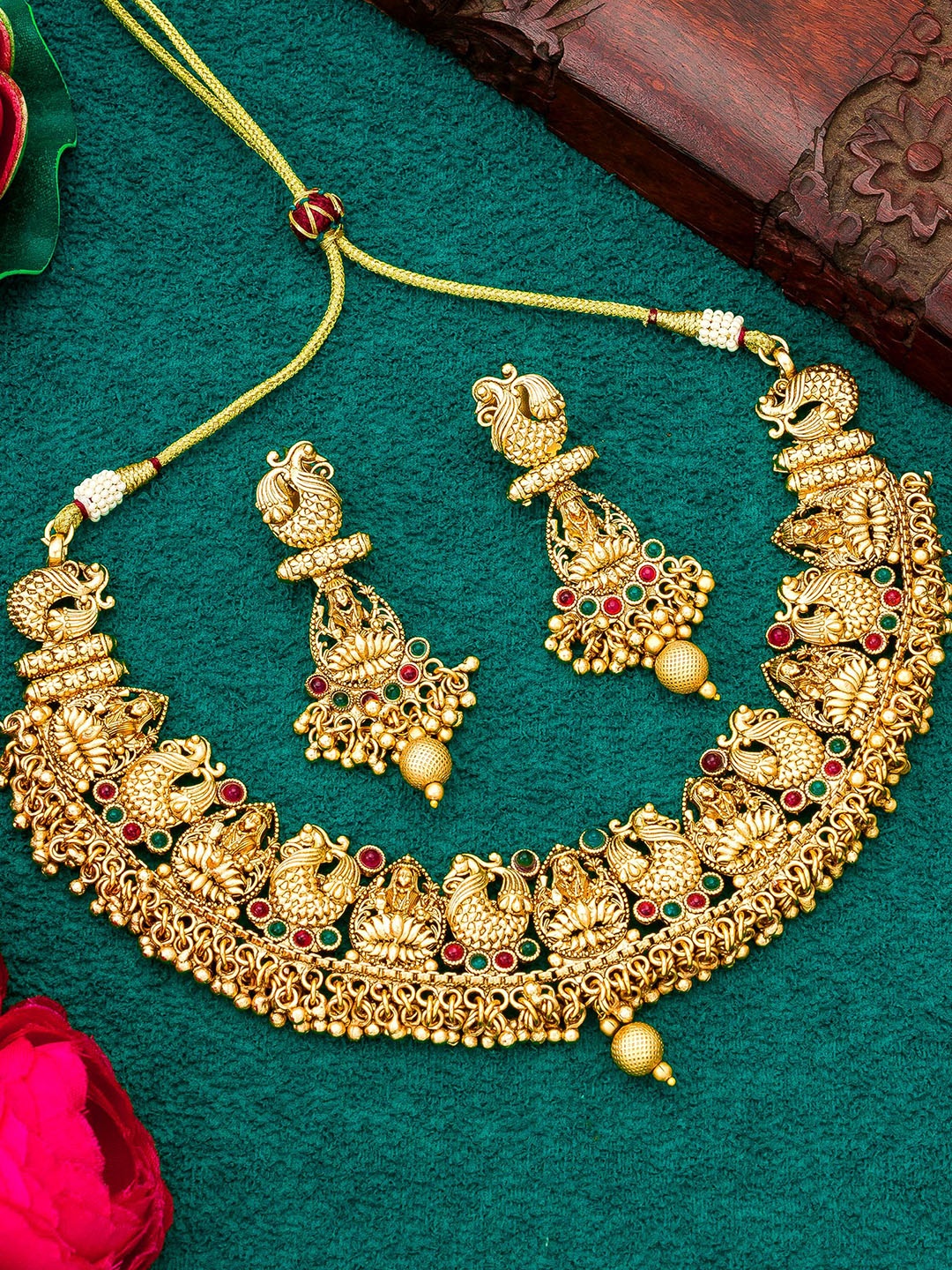 

aadita Gold-Plated & Stone-Studded Choker Jewellery Set