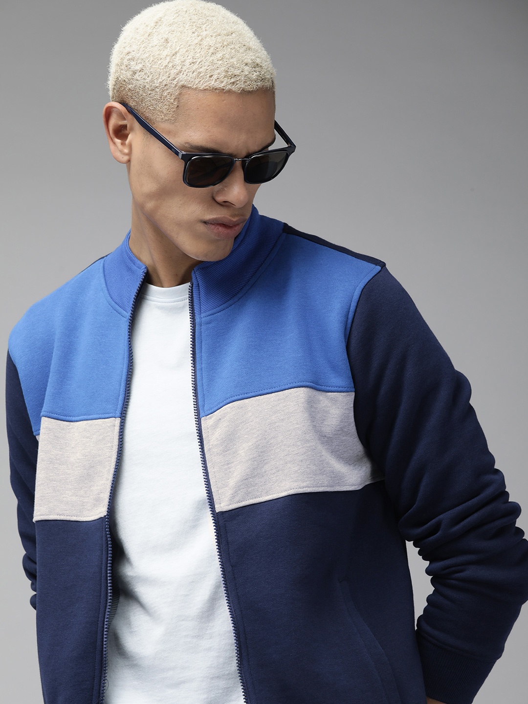 

Roadster Men Colourblocked Sweatshirt, Navy blue