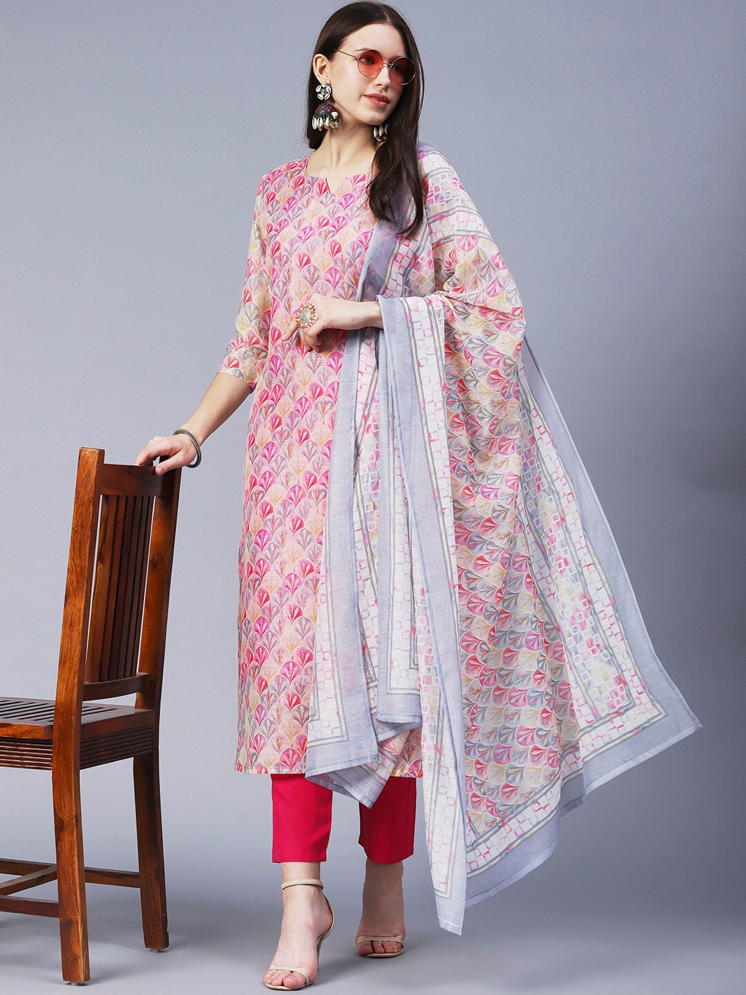 

KALINI Women Ethnic Motifs Printed Kurta with Trousers & Dupatta, Pink