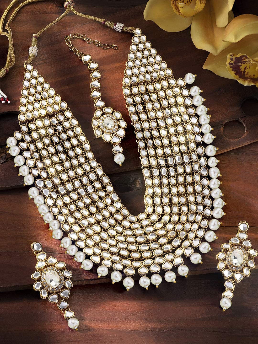 

Peora Gold-Plated Artificial Stones & Beads Jewellery Set, White