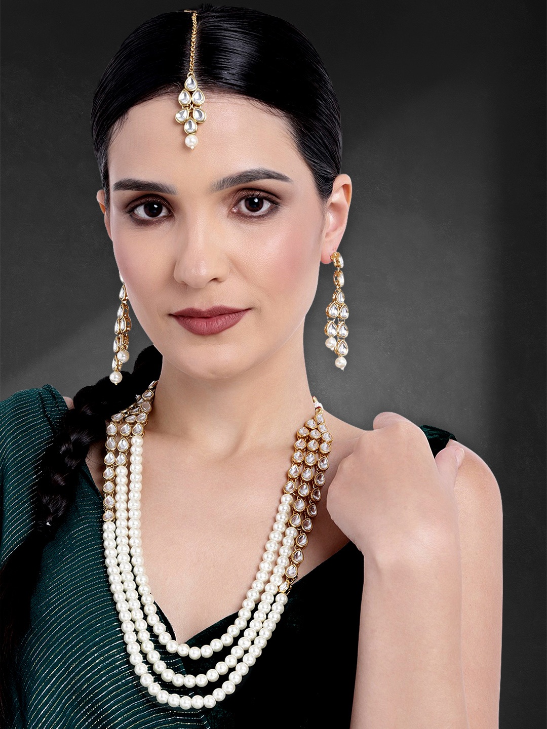 

Peora Gold-Plated Artificial Stones & Beads Jewellery Set, White