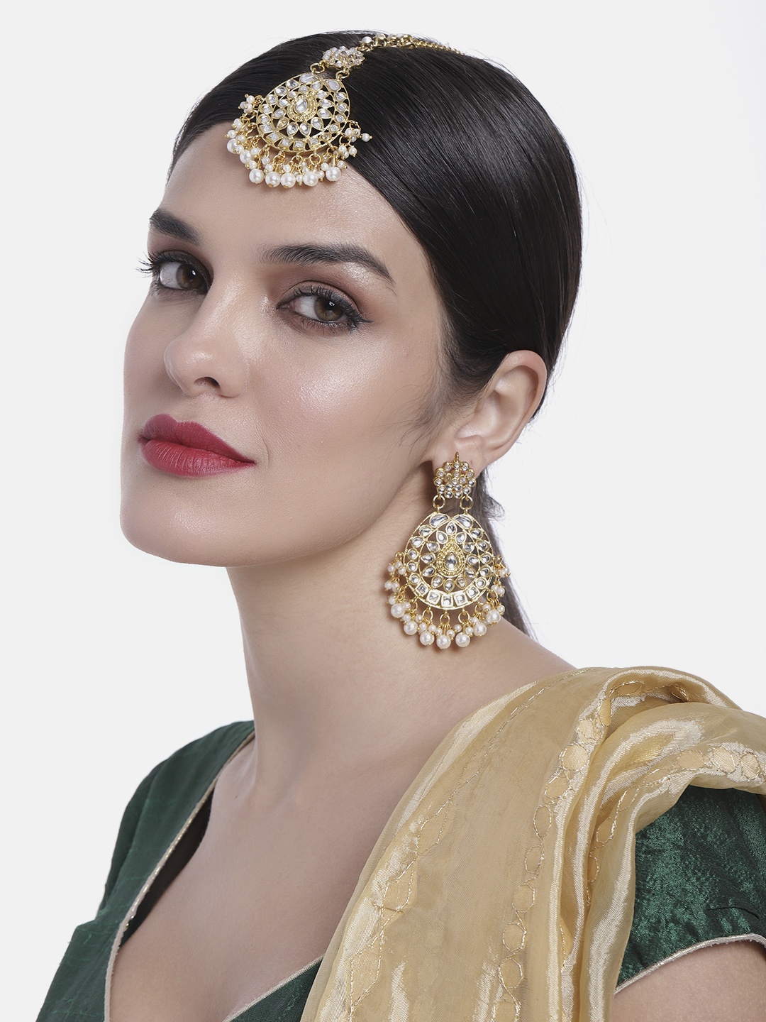 

Peora Gold-Plated Kundan Maang Tika & Earrings, White
