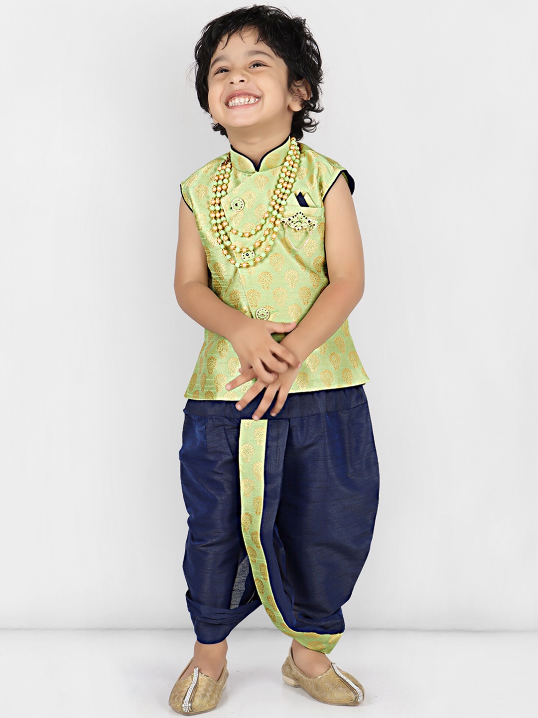 

KIDS FARM Silk Ethnic Motifs Print Sleeveless Kurta & Dhoti Set with Mala, Green