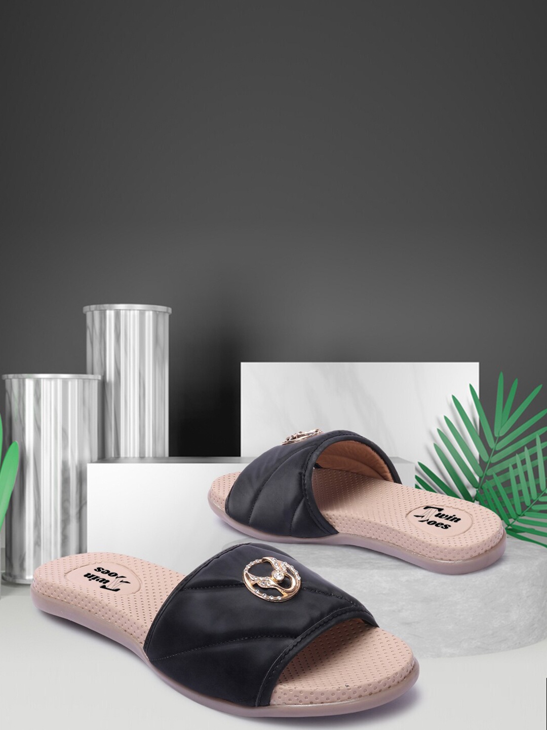 

TWIN TOES Women Black Textured Open Toe Flats