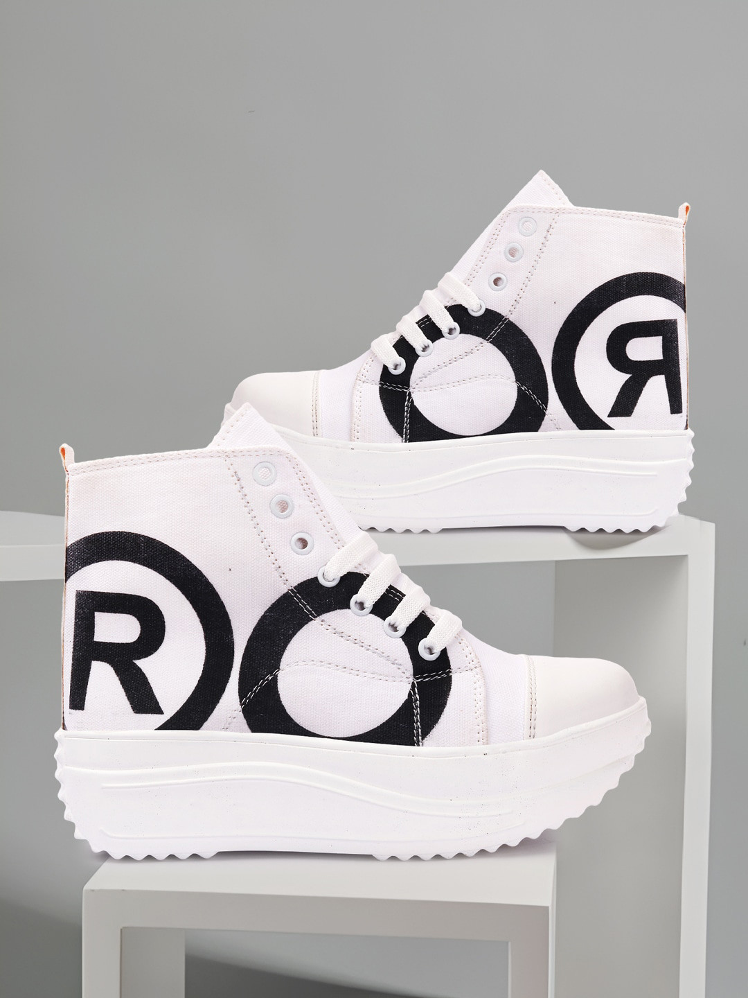 

TWIN TOES Women Printed High-Top Sneakers, White