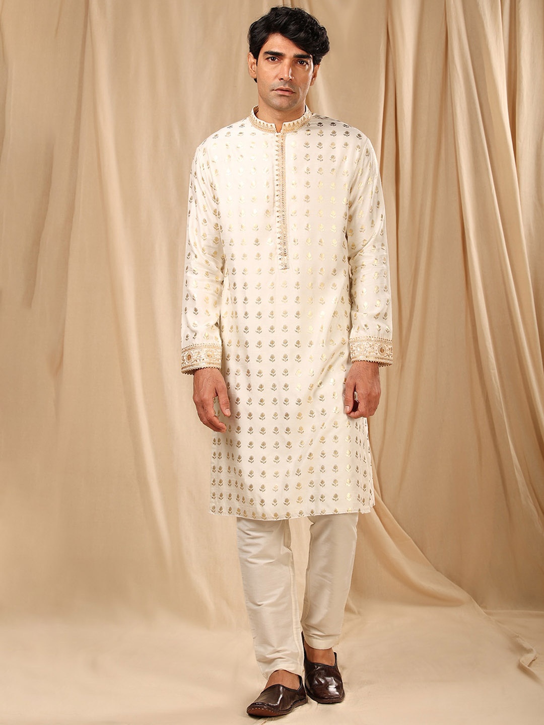 

Masaba Ethnic Motifs Mandarin Collar Straight Raw Silk Kurta, White