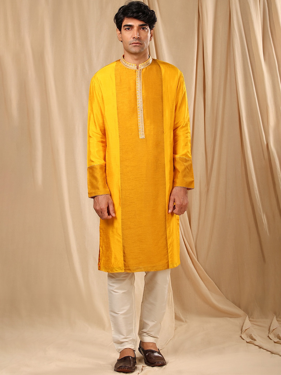 

Masaba Mandarin Collar Straight Raw Silk Kurta, Yellow