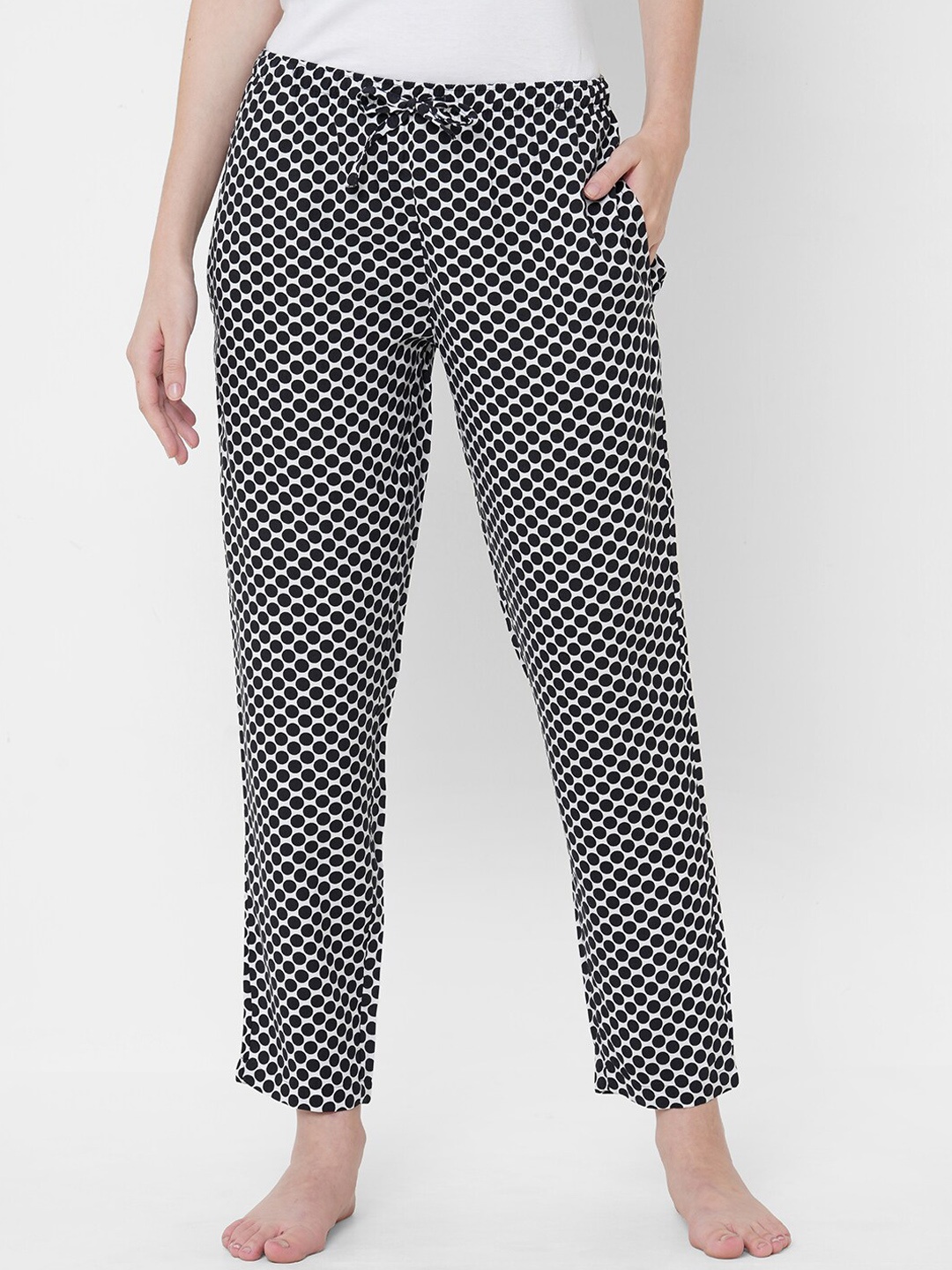 

URBAN SCOTTISH Women Printed Lounge Pants, Black