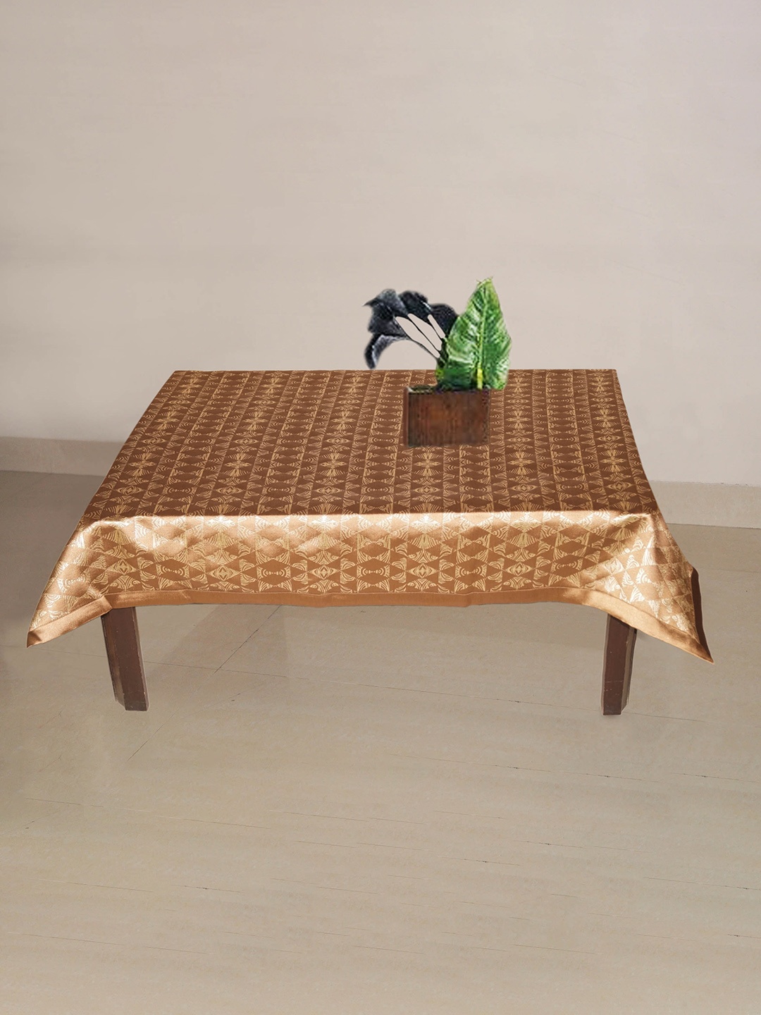 

Lushomes Brown & Off White Self-Design Jacquard 4 Seater Centre Table Cover