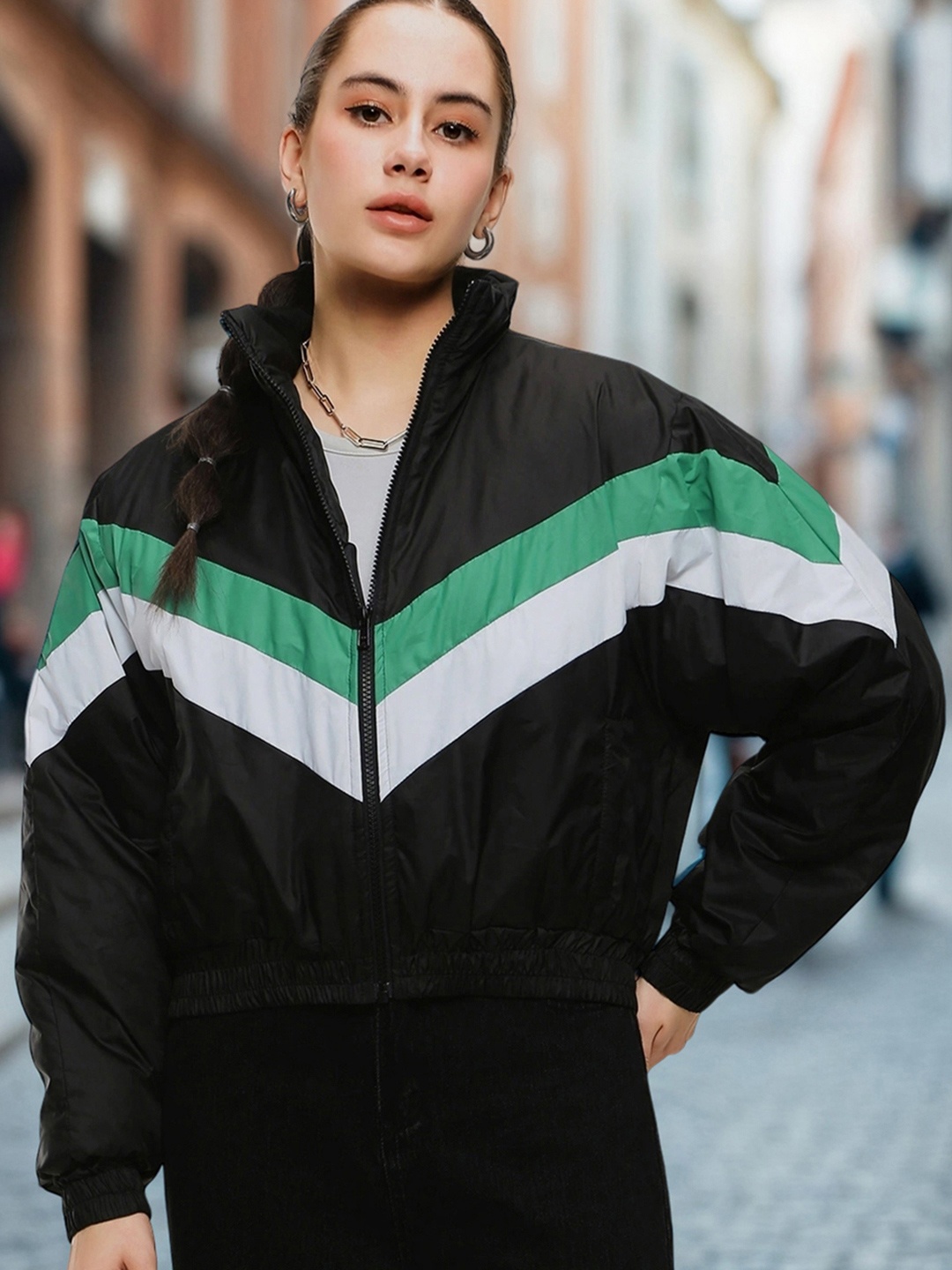 

Bewakoof Women Colourblocked Oversized Puffer Jacket, Black
