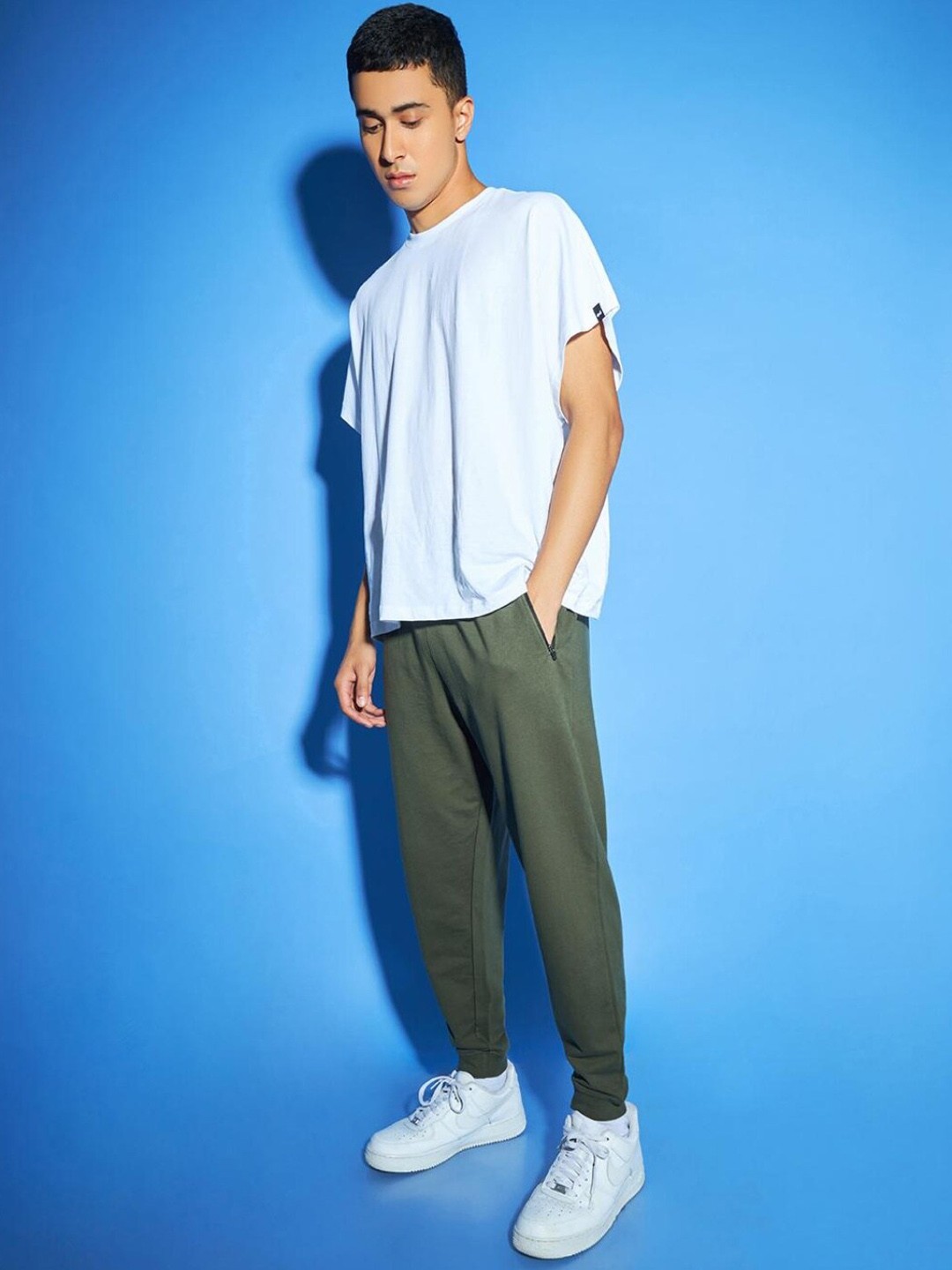 

Bewakoof Men Relaxed-Fit Joggers, Green