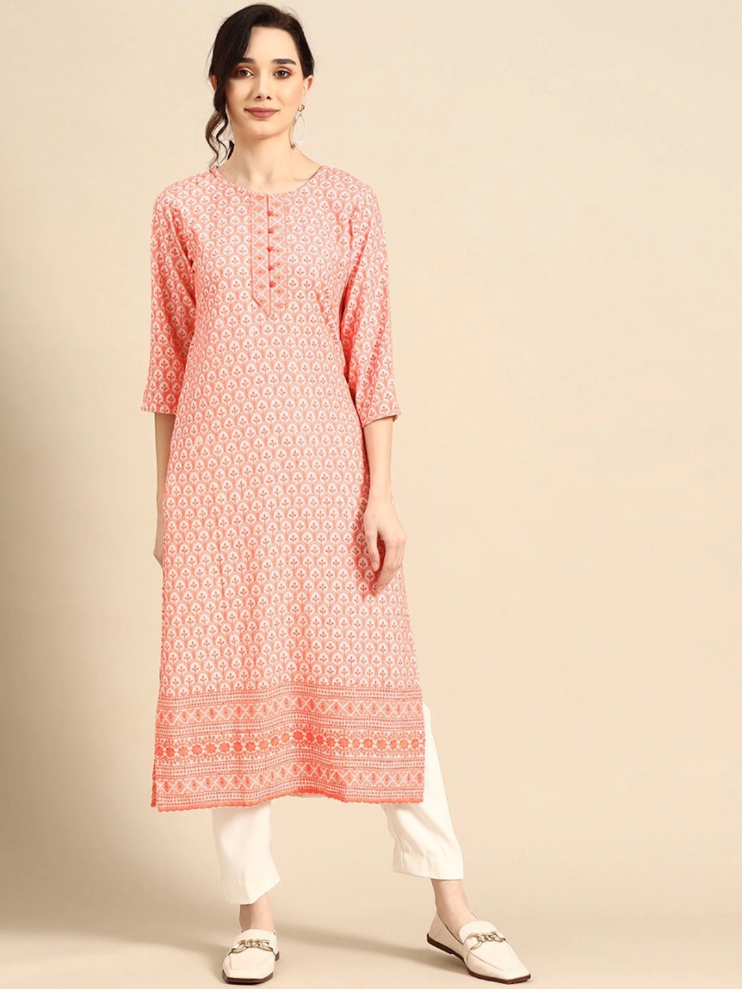 

Sangria Round Neck Floral Embroidered Kurta, Orange