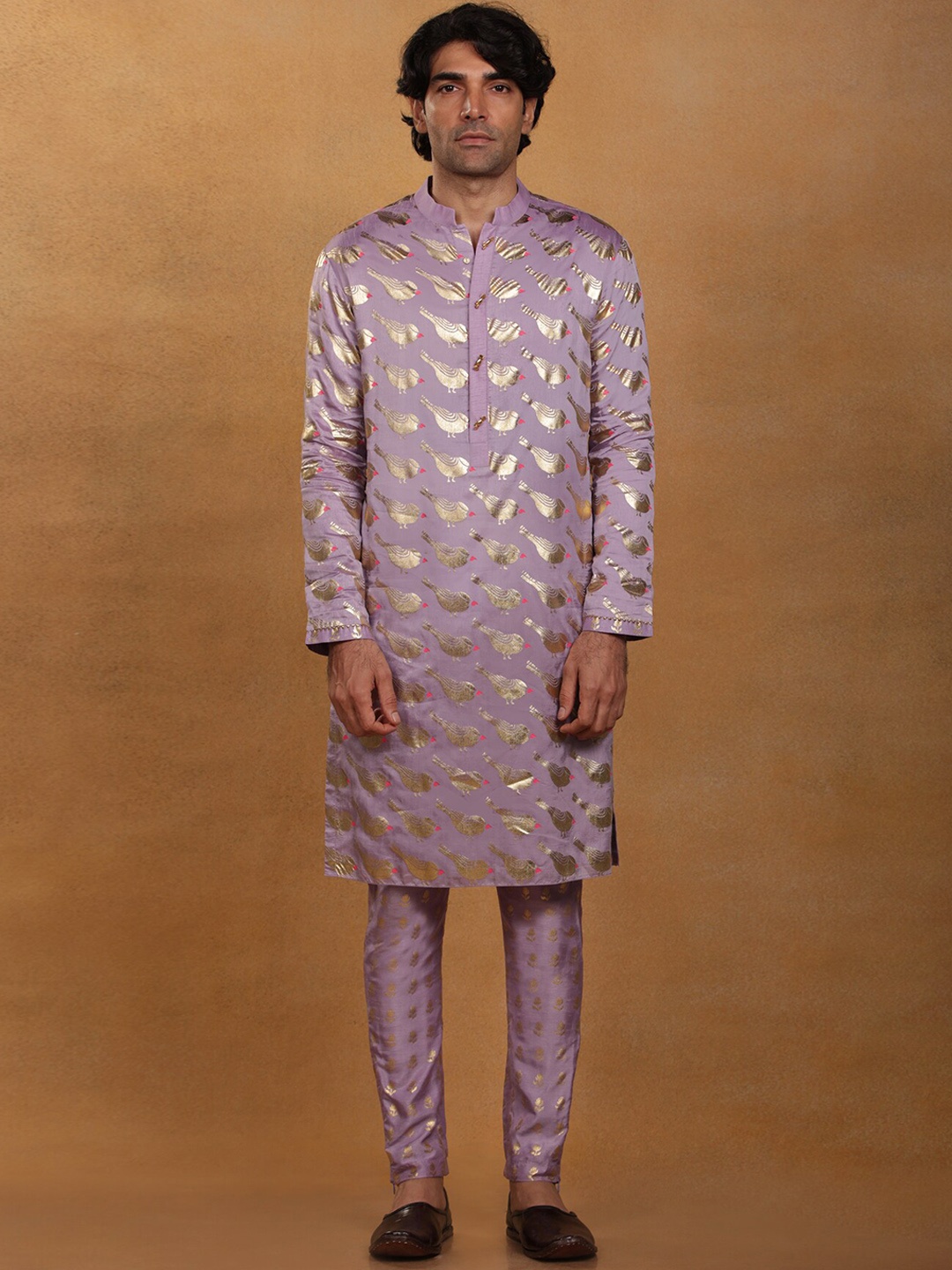 

Masaba Men Printed Raw Silk Kurta with Pyjamas & Dupatta, Lavender