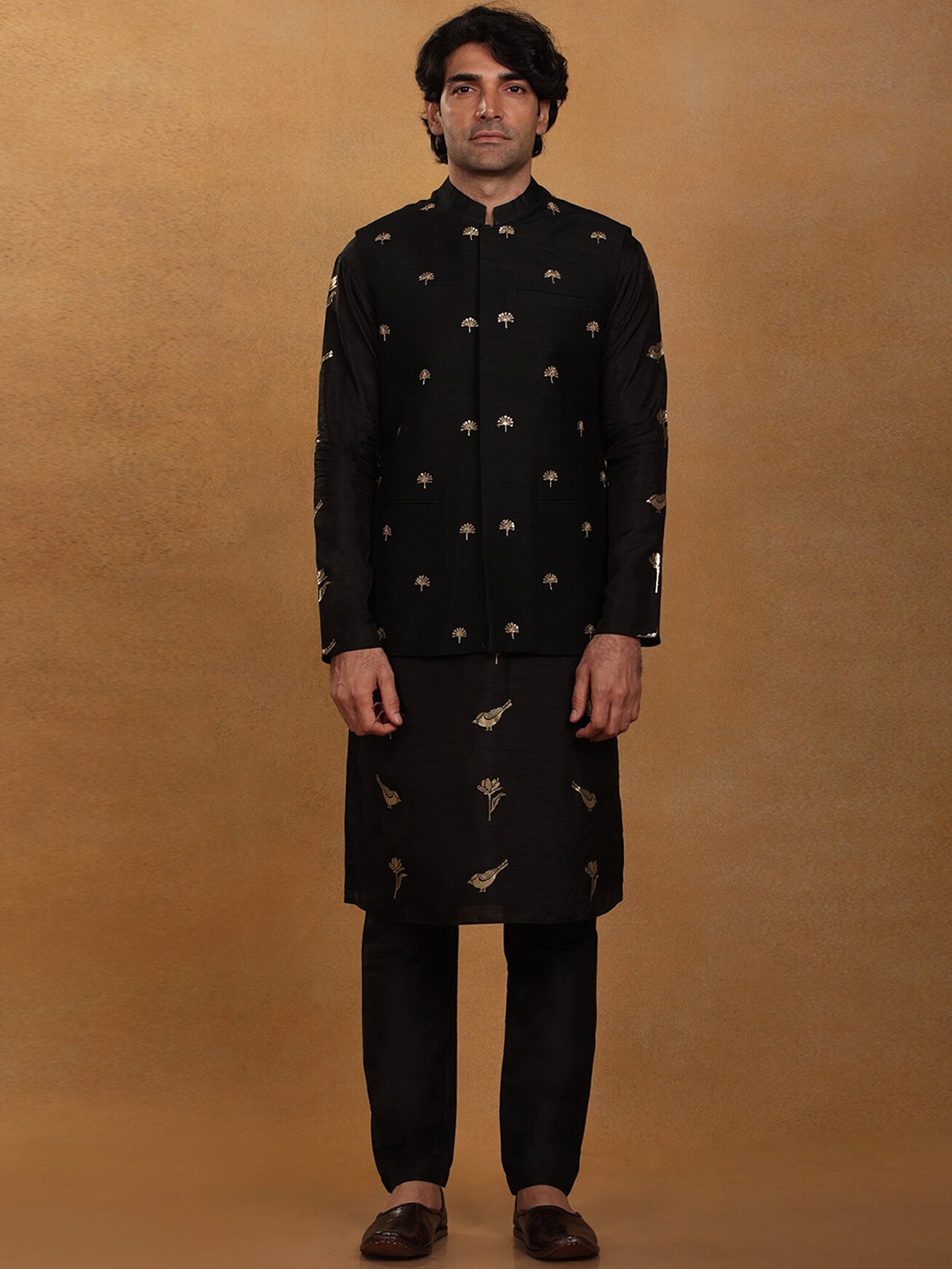 

Masaba Men Floral Sequinned Raw Silk Kurta with Trousers, Black