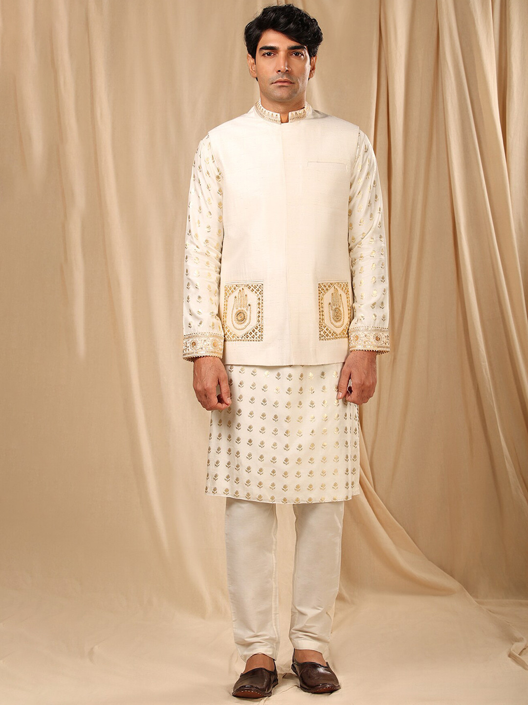 

Masaba Men Floral Printed Raw Silk Kurta with Pyjamas, Cream