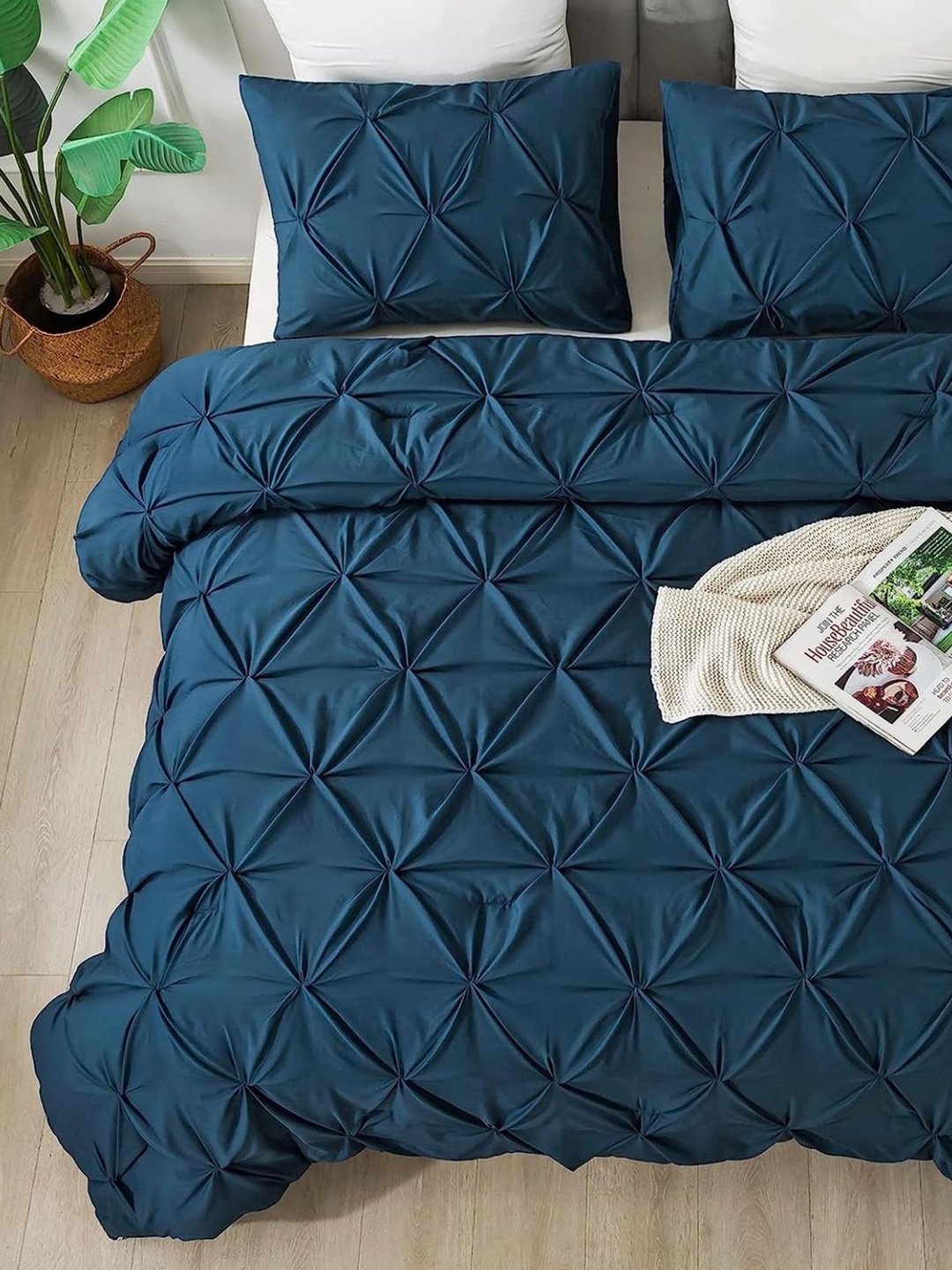 

THE WHITE MOSS Blue Marquis Pinch Pleated Single Winter Comforter & Pillow Cover