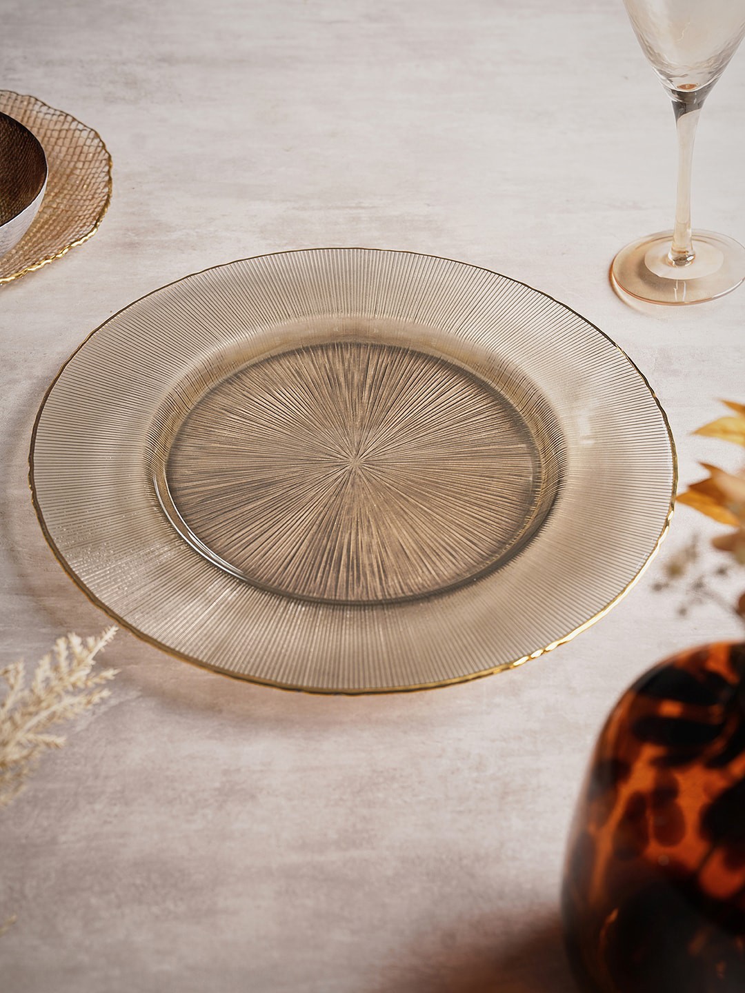 

Pure Home and Living Brown Textured Glass Plate