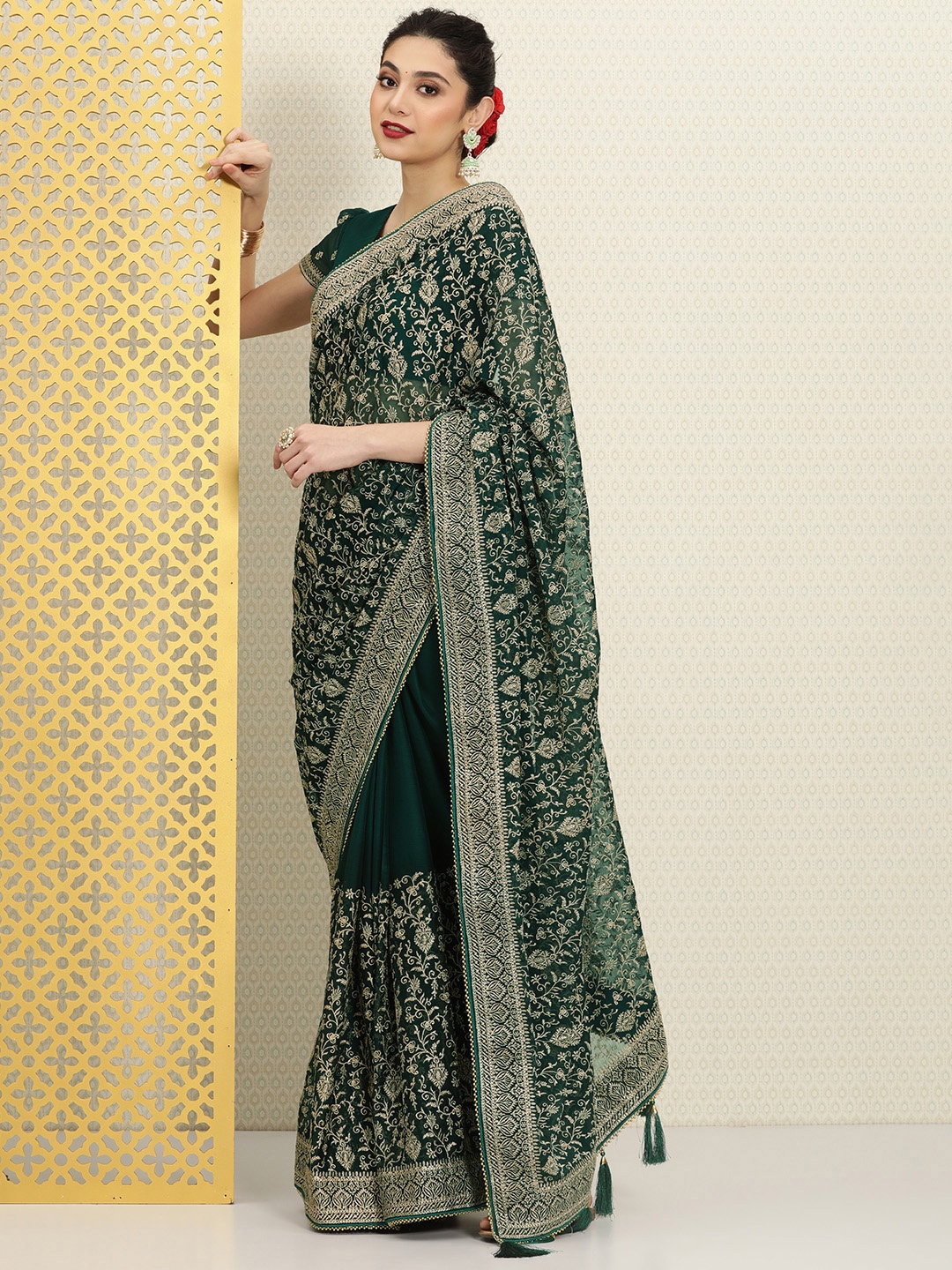 

House of Pataudi Green & Gold-Toned Floral Zari Heavy Work Chiffon Saree