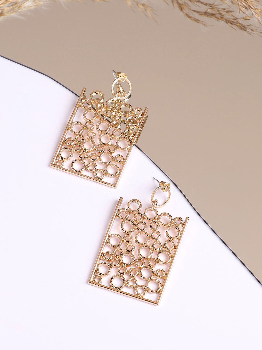 

SOHI Women Gold-Plated Contemporary Drop Earrings