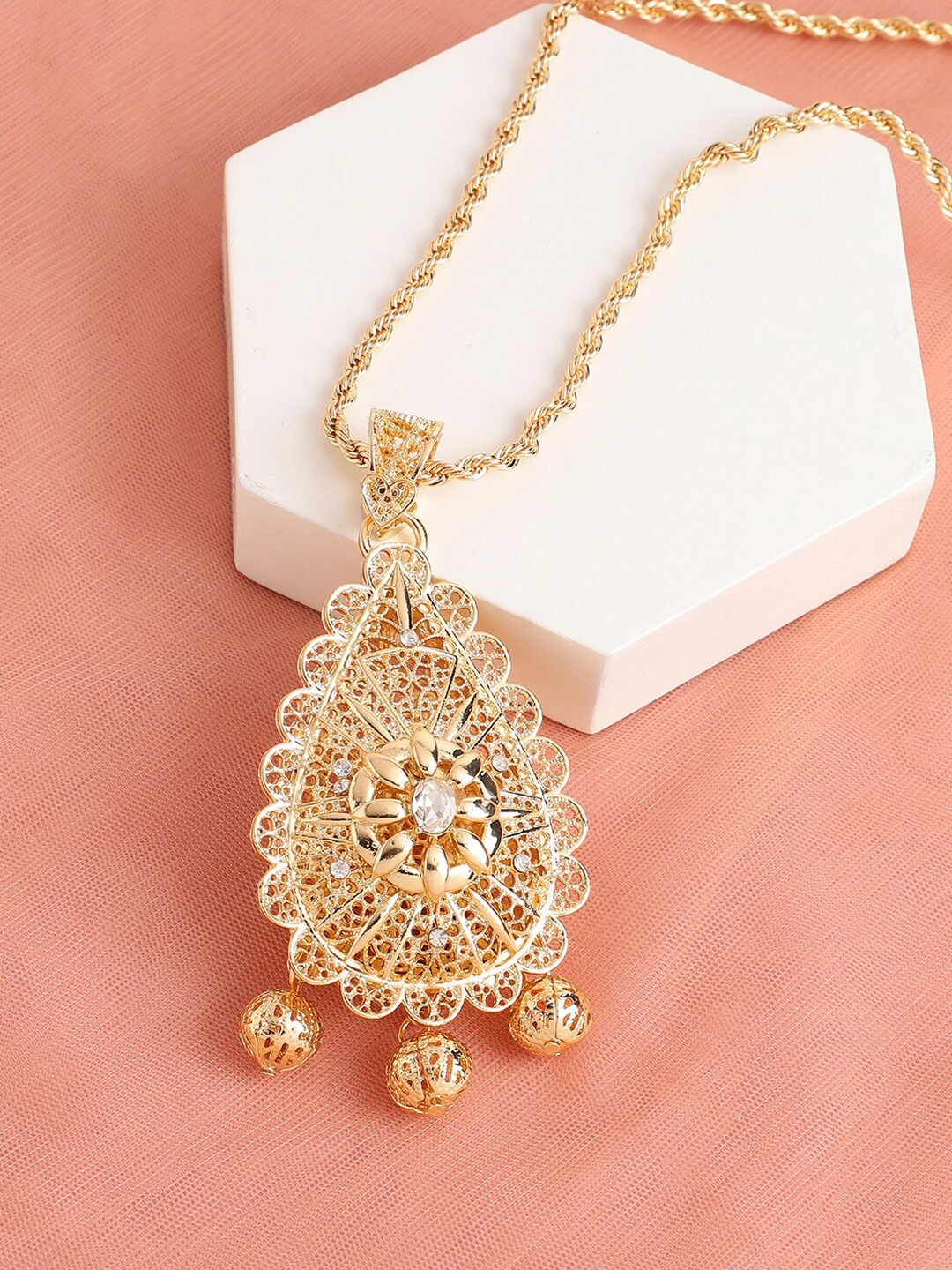 

SOHI Gold-Plated Necklace