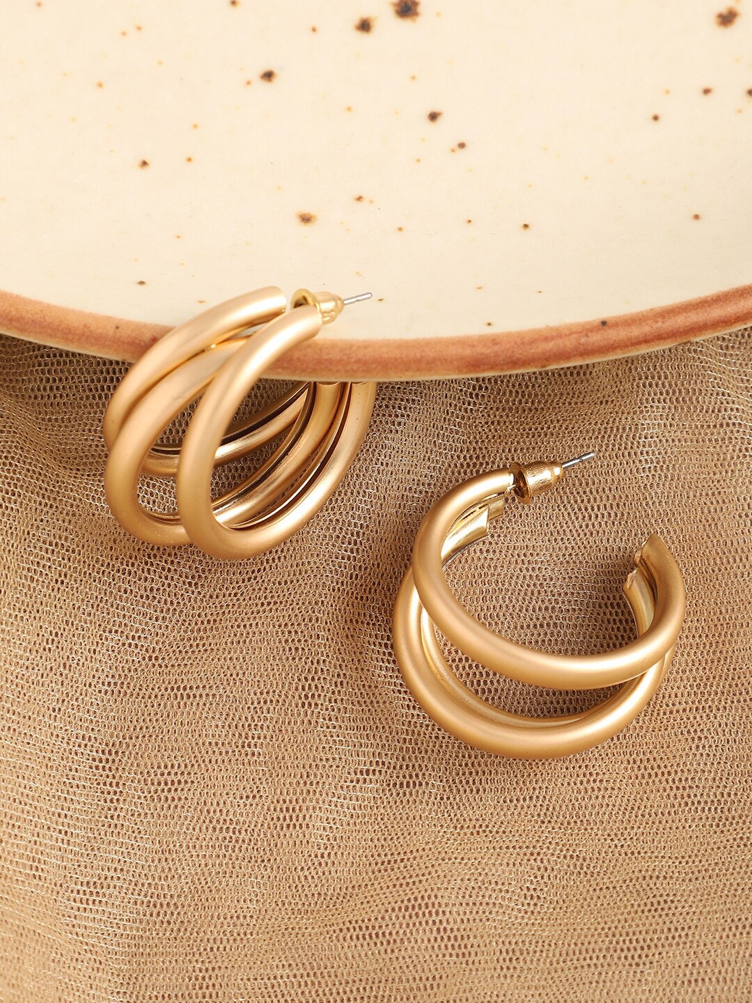 

SOHI Women Gold-Plated Contemporary Hoop Earrings