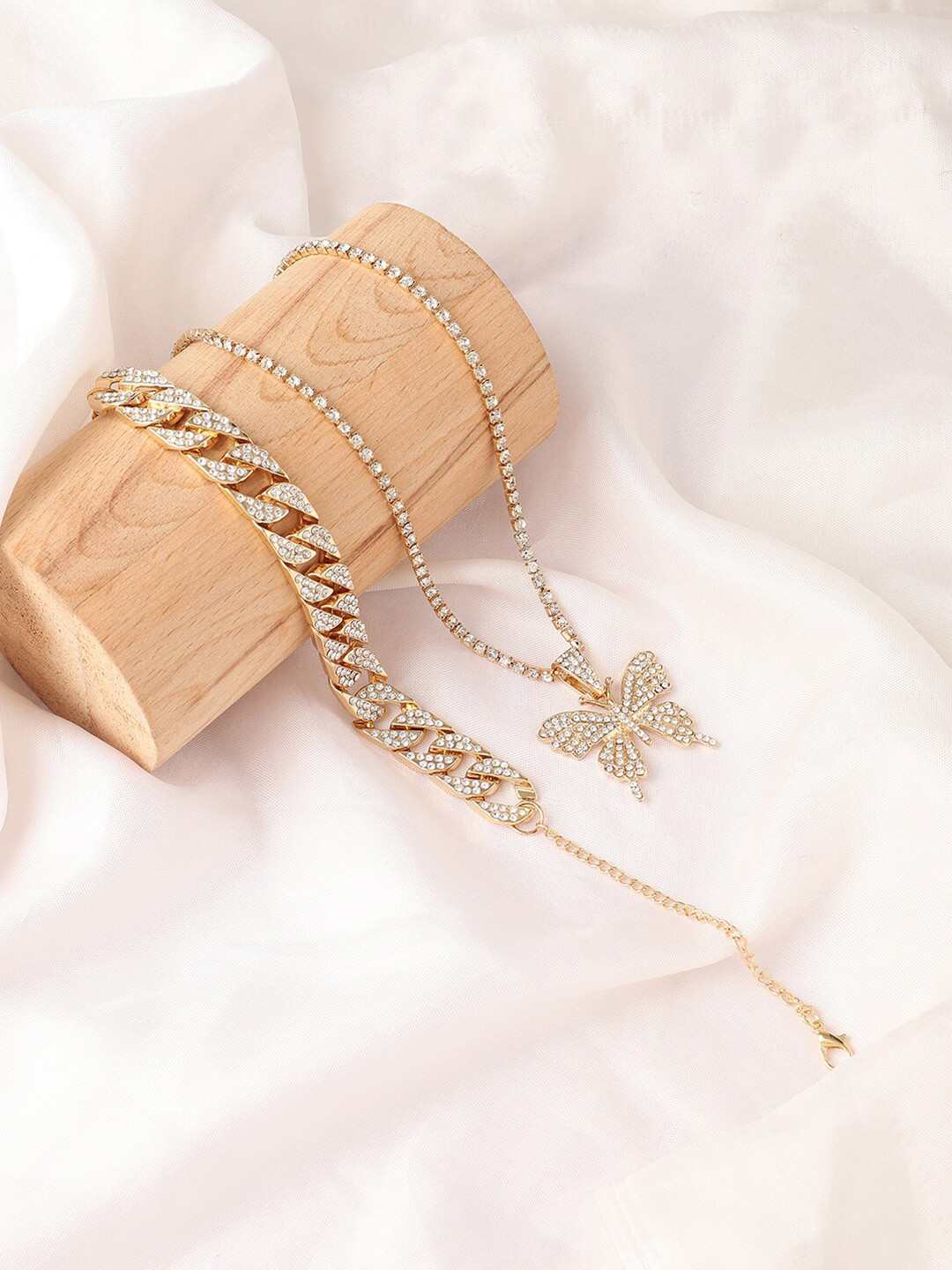 

SOHI Gold-Plated Necklace