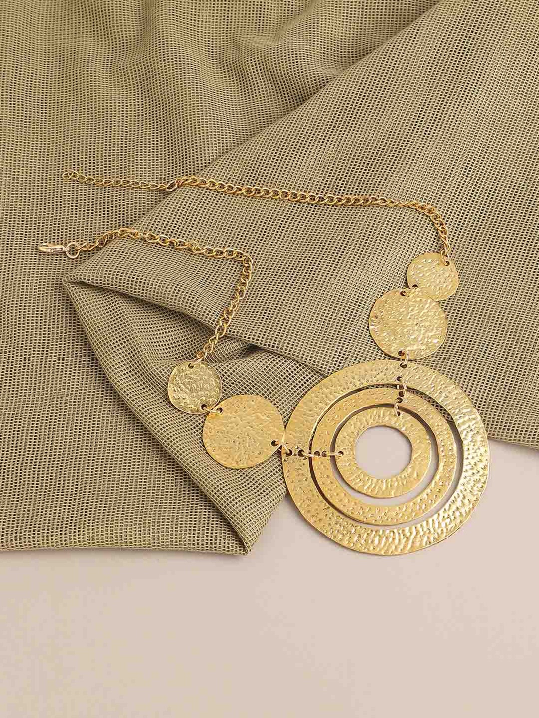

SOHI Gold-Plated Necklace