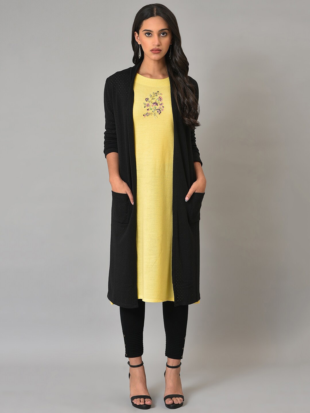 

W Women Longline Shrug, Black