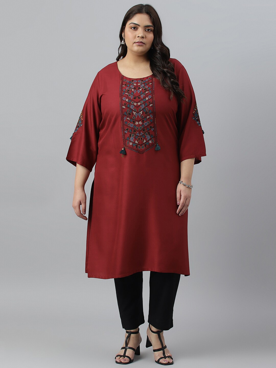 

W Plus Size Geometric Embroidered Flared Sleeves Kurta, Red