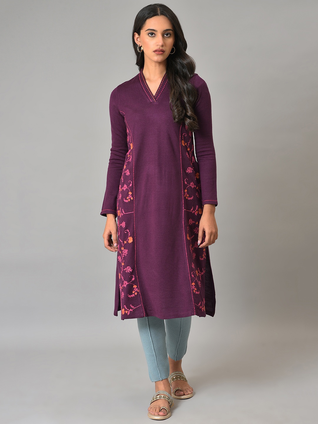 

W Women Floral Embroidered Thread Work Kurta, Purple