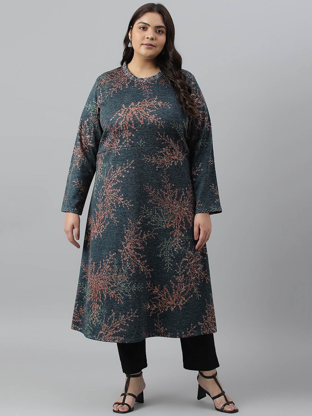 

W Plus Size Floral Printed Flared Sleeves Kurta, Navy blue