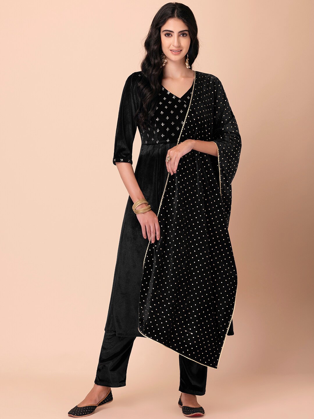 

INDYA Foil-Printed Zari Lace Detail Velvet Dupatta, Black