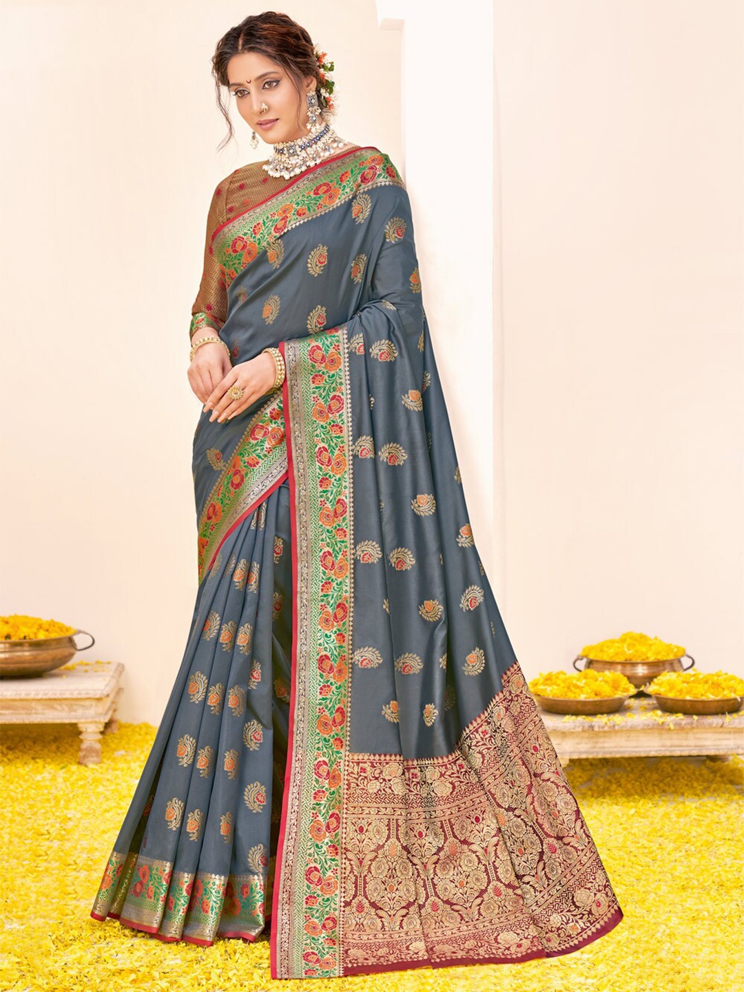 

SANGAM PRINTS Woven Design Silk Blend Saree, Grey