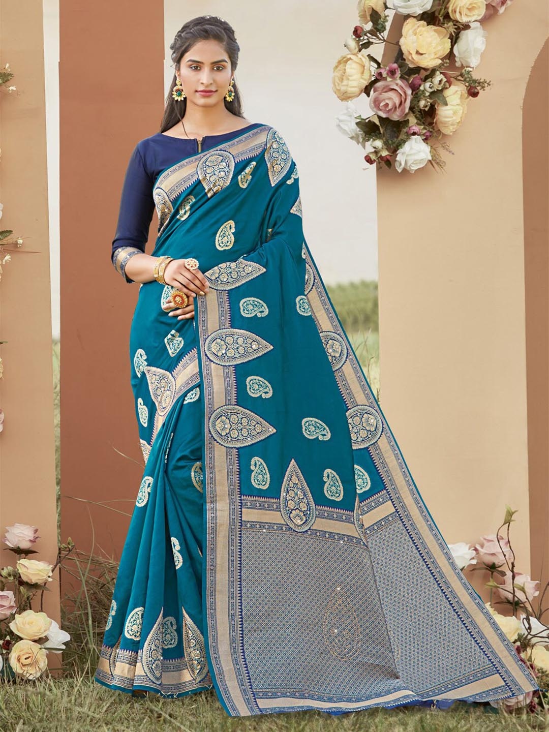 

SANGAM PRINTS Ethnic Motifs Zari Silk Blend Saree, Sea green