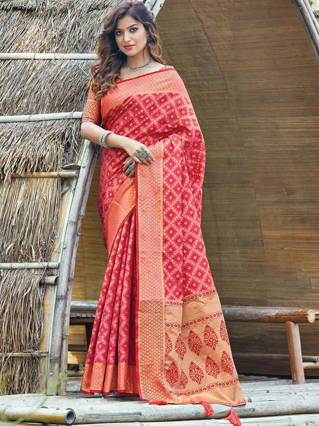 

SANGAM PRINTS Woven Design Silk Blend Saree, Pink