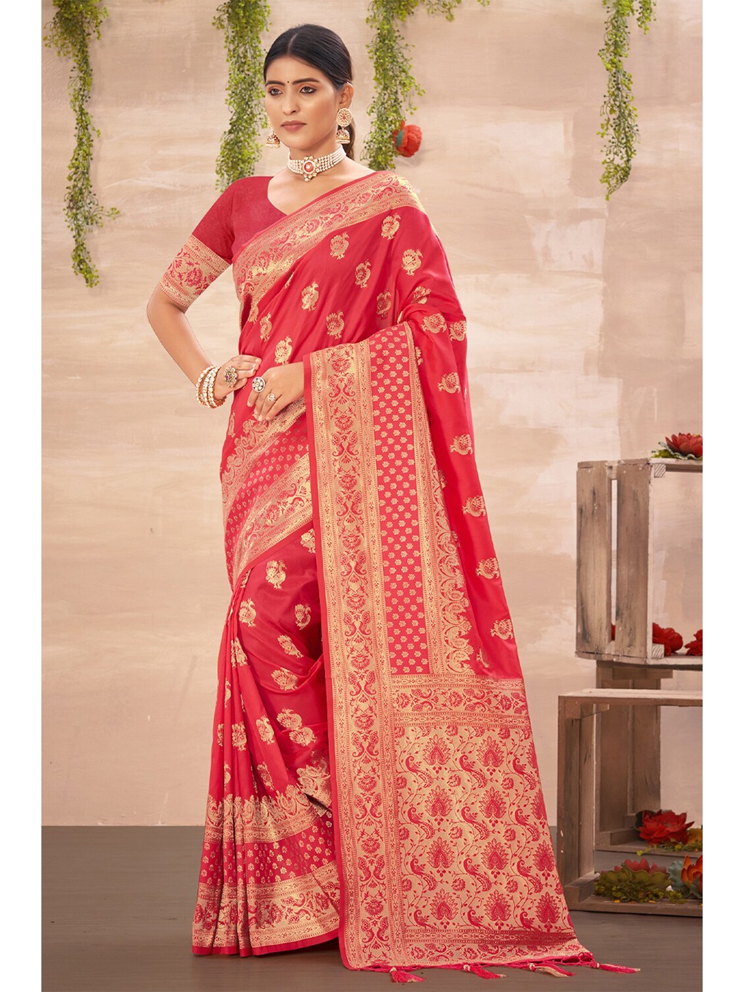 

SANGAM PRINTS Woven Design Zari Bordered Saree, Red