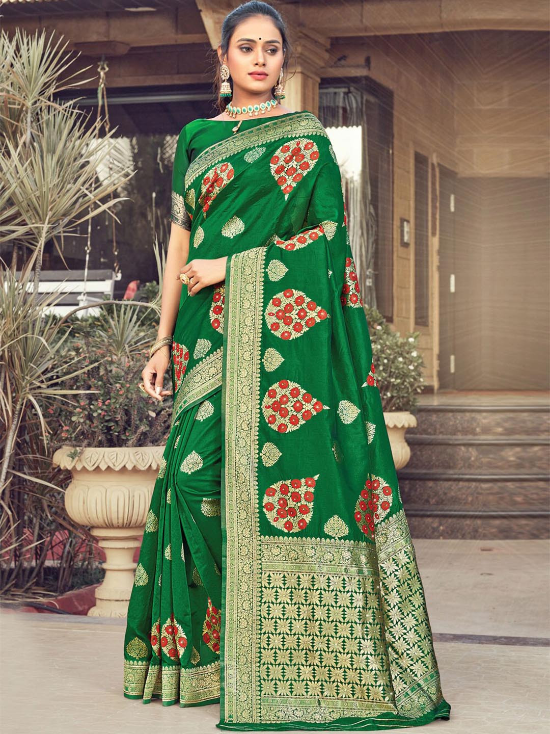 

SANGAM PRINTS Woven Design Zari Saree, Green