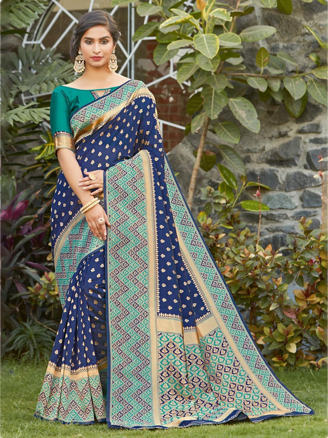 

SANGAM PRINTS Ethnic Motifs Zari Silk Blend Saree, Blue