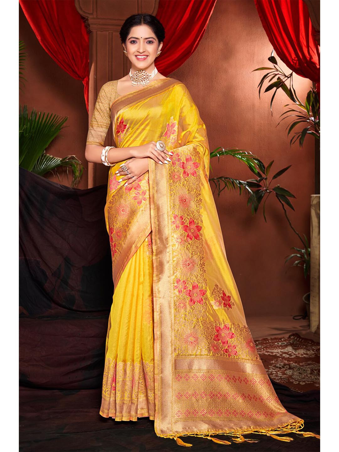 

SANGAM PRINTS Ethnic Motifs Zari Silk Blend Saree, Yellow