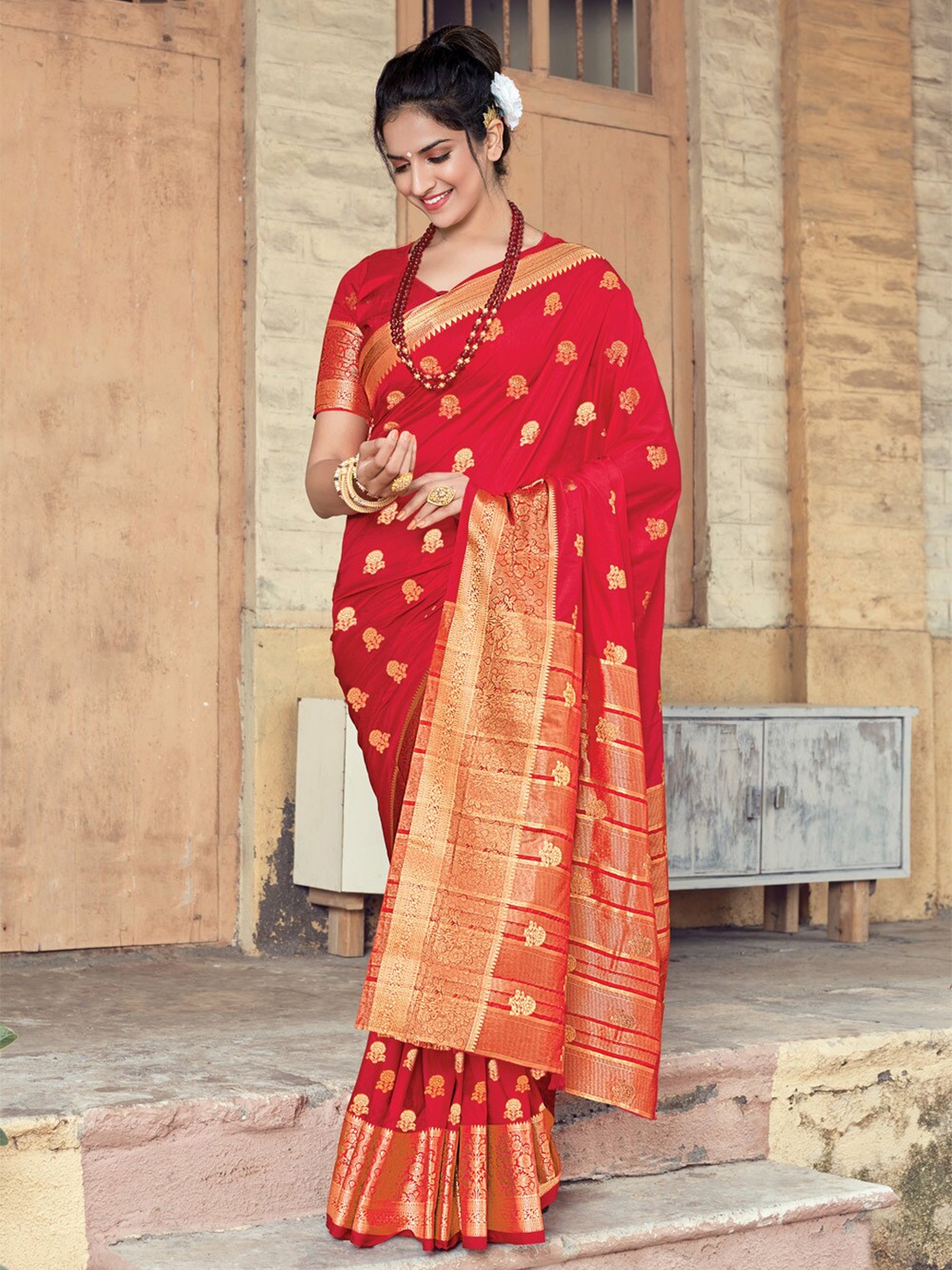 

SANGAM PRINTS Red & Gold-Toned Woven Design Zari Silk Blend Saree