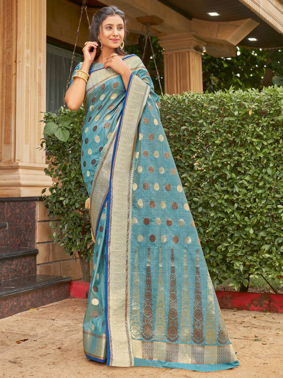 

SANGAM PRINTS Blue & Gold-Toned Woven Design Saree