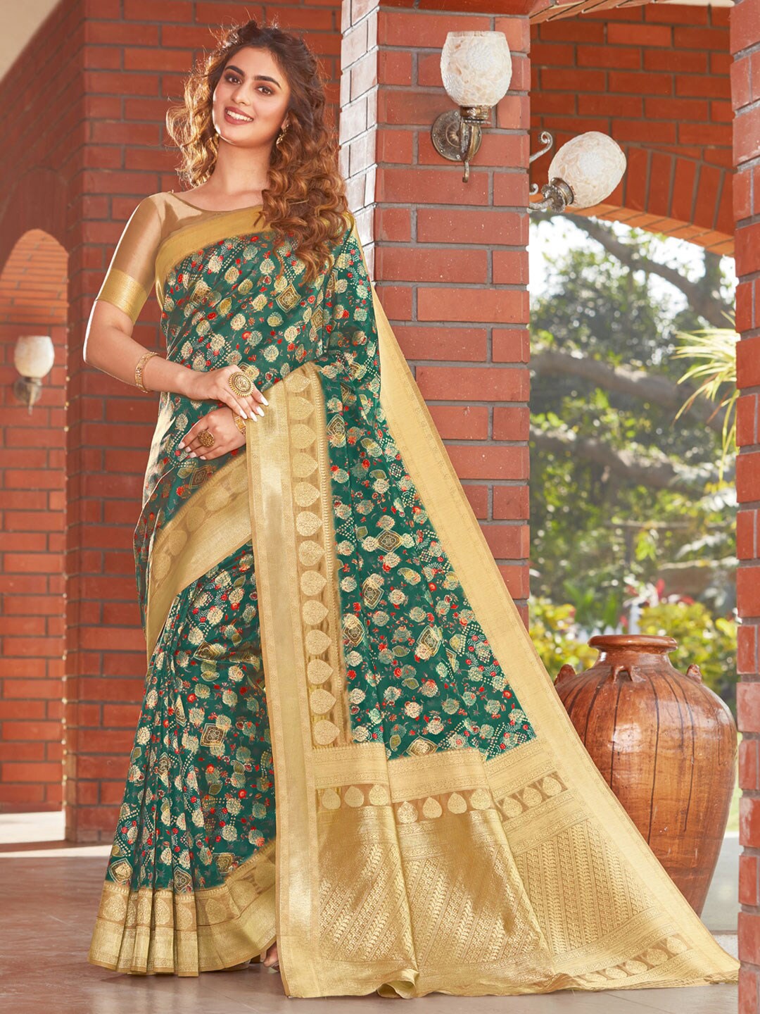 

SANGAM PRINTS Ethnic Motifs Silk Blend Saree, Green