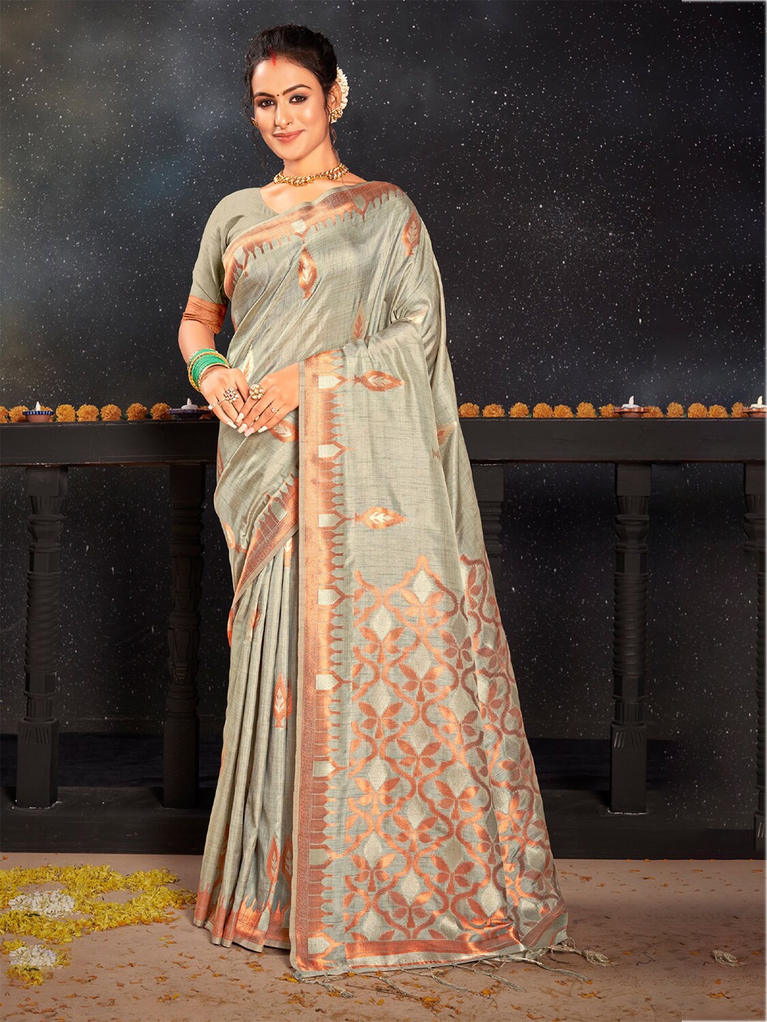

SANGAM PRINTS Ethnic Motifs Zari Silk Blend Saree, Grey