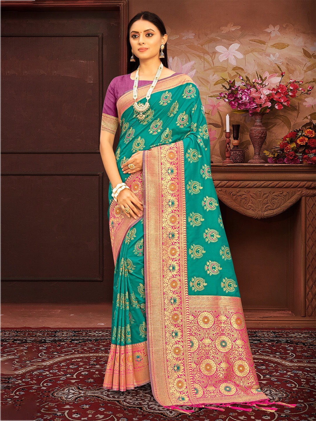 

SANGAM PRINTS Woven Design Zari Saree, Green